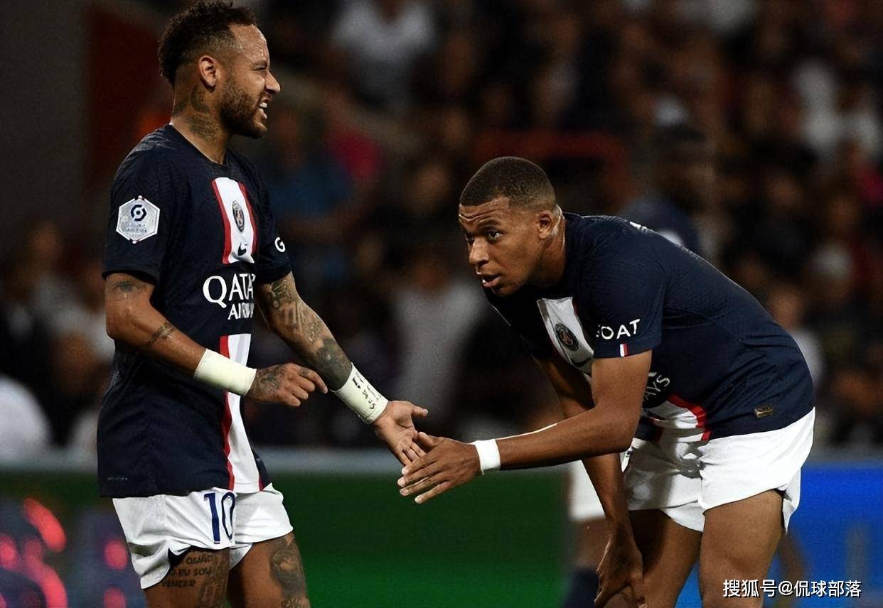 包含西汉姆内部会议纪要流出——今夜遗憾出局,法国杯使命明确,训练强度明显提升的词条 包含西汉姆内部会议纪要流出——今夜遗憾出局,法国杯使命明确,训练强度明显提升的词条